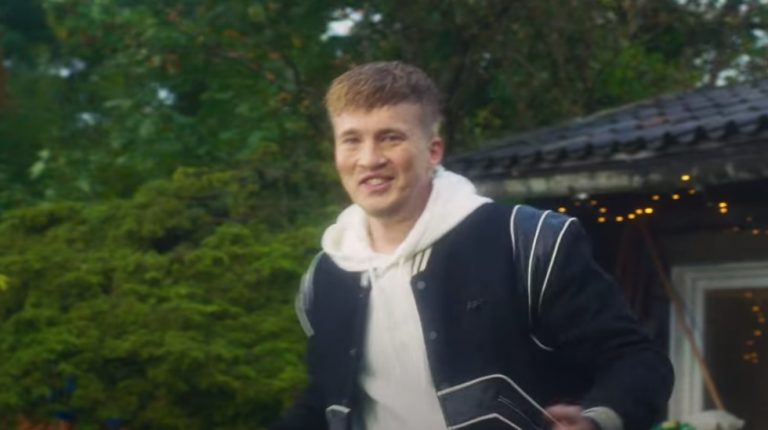 Het leven van Snelle: rapper, coach in The Voice en Sterre Kunzler als vriendin