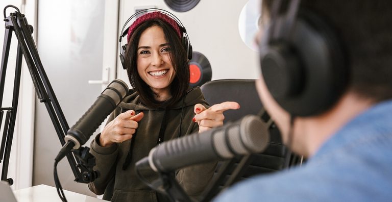 Wat heb ik nodig om een podcast te maken?