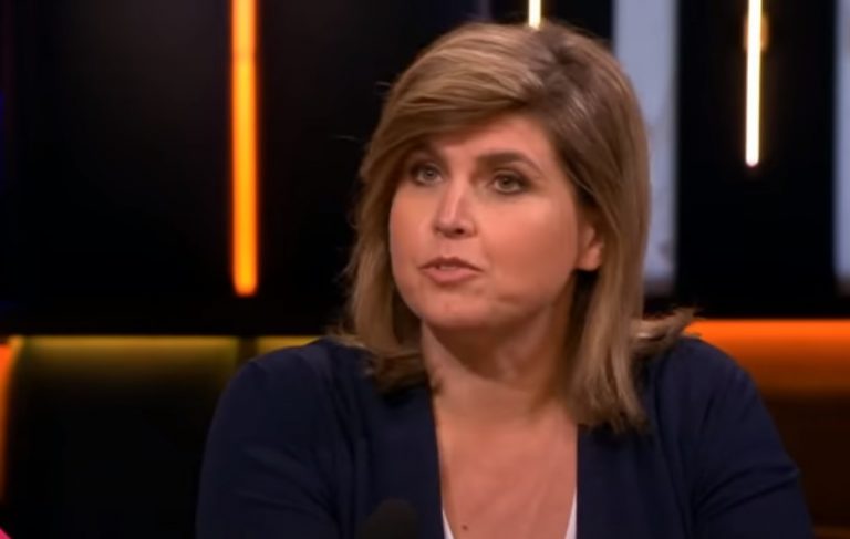 Wie is toch Angela de Jong? Alles over de AD-recensent met vlijmscherpe pen en ongezouten mening