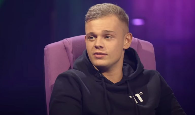 Dennis Schouten van YouTube Roddelpraat gewond door messteken