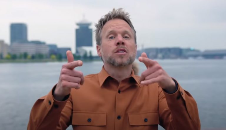 Diggy Dex: zijn muziekcarrière, zijn privéleven en zijn achtergrond