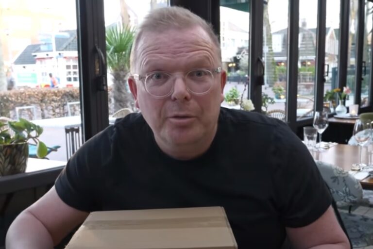 Hoe Jan Roos na vele omzwervingen alsnog succesvol werd met Roddelpraat